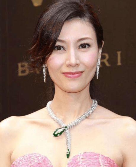 李嘉欣近日爆料视频播放,近日爆料视频背后的惊人真相  第2张